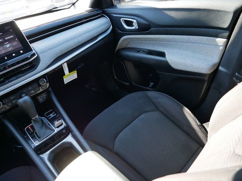 Used 2023 Jeep Compass Sport image 11