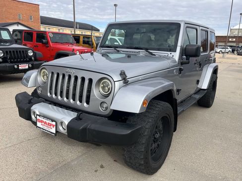 Used 2015 Jeep Wrangler Unlimited Sahara w/ Dual Top Group AWD/4WD image 2