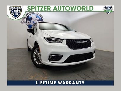 New 2026 Chrysler Pacifica Select