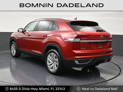 Used 2022 Volkswagen Atlas Cross Sport SE w/ Panoramic Sunroof Package image 3