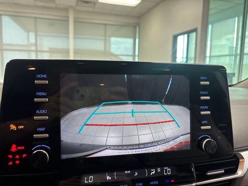 Used 2021 Toyota Sienna XLE FWD image 25