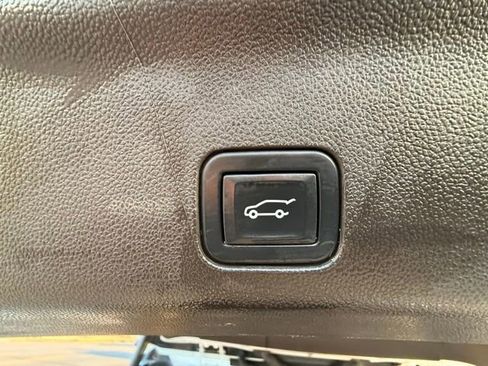 Used 2021 Chevrolet Tahoe LT image 16