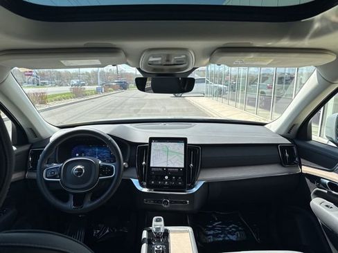 Used 2025 Volvo XC90 B5 Plus image 18