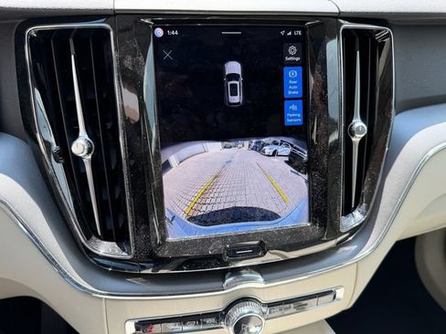 Used 2024 Volvo XC60 B5 Core w/ Protection Package Premier AWD/4WD image 21