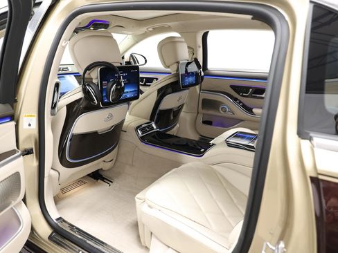 Used 2022 Mercedes-Benz Maybach S 580 4MATIC image 4