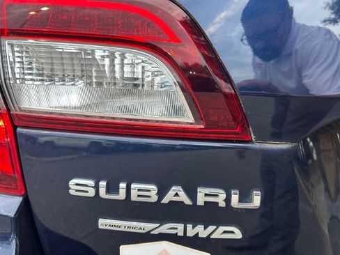 Used 2018 Subaru Outback 2.5i Limited AWD/4WD image 3