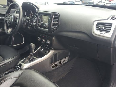 Used 2018 Jeep Compass Latitude image 25