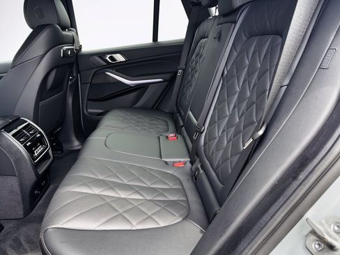 Used 2024 BMW X5 sDrive40i w/ M Sport Package RWD image 25