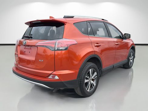 Used 2016 Toyota RAV4 XLE FWD image 3