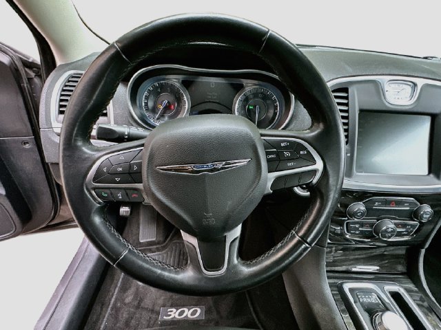 Used 2015 Chrysler 300 Limited RWD image 11