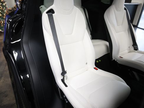 Used 2020 Tesla Model X image 40