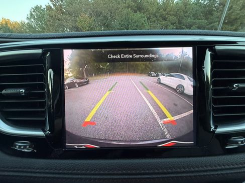 Used 2020 Chrysler Pacifica Limited image 24