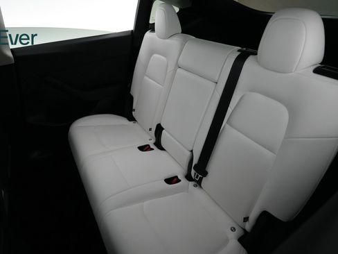 Used 2025 Tesla Model Y Long Range image 23