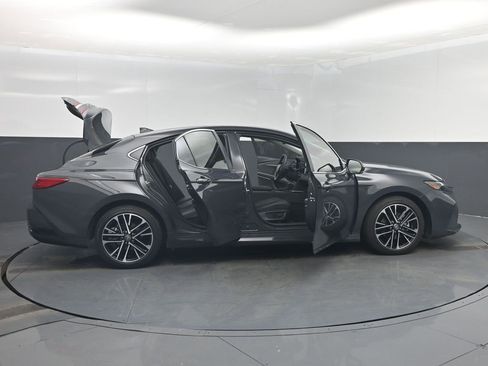 Used 2025 Toyota Camry XLE image 54