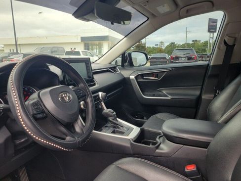 Used 2022 Toyota RAV4 XLE FWD image 9