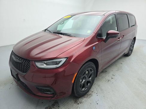 Used 2023 Chrysler Pacifica Touring-L w/ S Appearance Package image 5