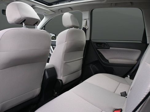 Used 2017 Subaru Forester 2.5i Premium w/ All-Weather Package AWD/4WD image 10