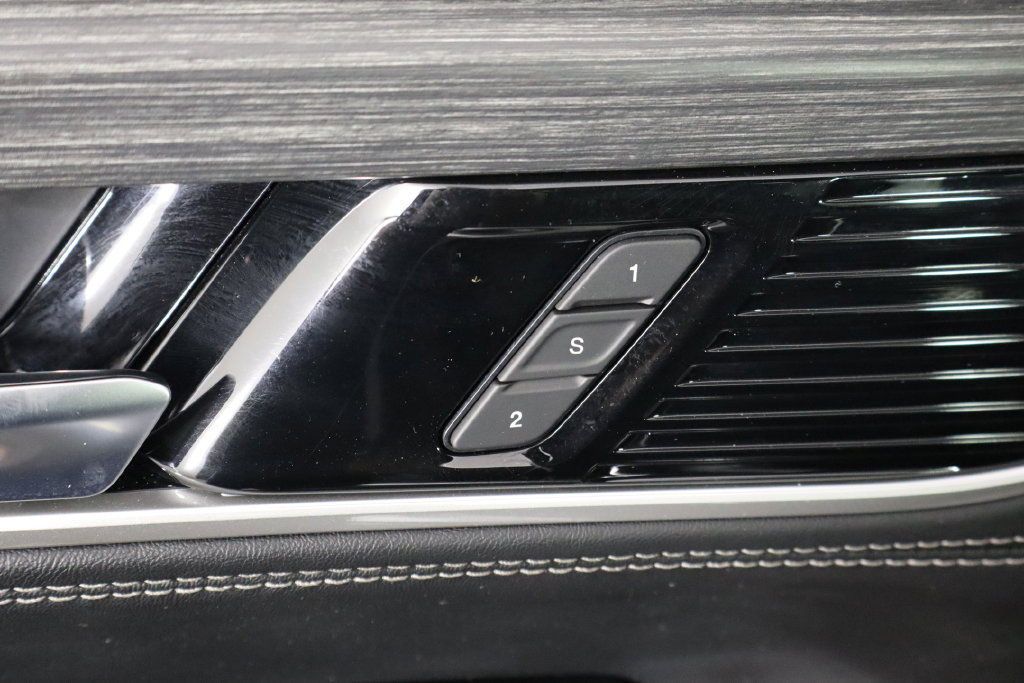 Used 2023 Jeep Wagoneer Series III w/ Convenience Group I AWD/4WD image 23