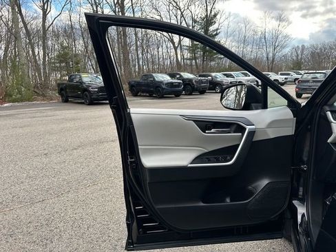 Used 2023 Toyota RAV4 XLE w/ Convenience Package image 24