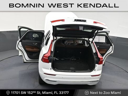 Used 2023 Volvo XC60 T8 Plus image 32