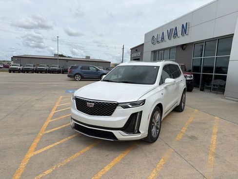 Used 2023 Cadillac XT6 Premium Luxury AWD/4WD image 3