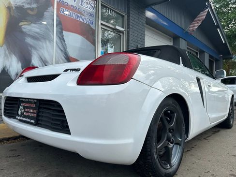 Used 2000 Toyota MR2 image 3