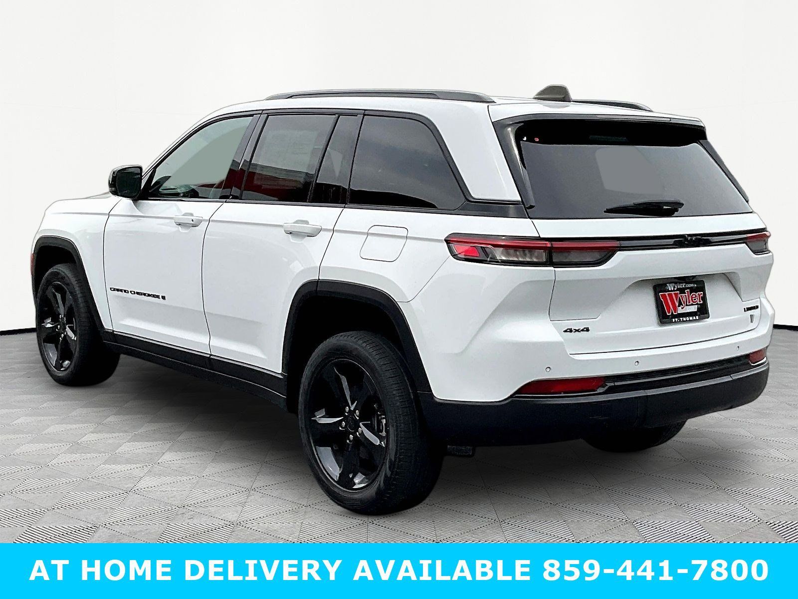 Used 2023 Jeep Grand Cherokee Limited w/ Black Appearance Package AWD/4WD image 4