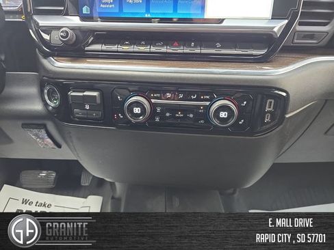 Used 2022 Chevrolet Silverado 1500 LT w/ Z71 Off-Road Package AWD/4WD image 19