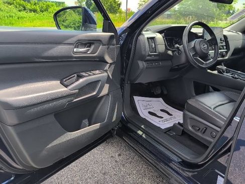 Used 2024 Nissan Pathfinder SL AWD/4WD image 10