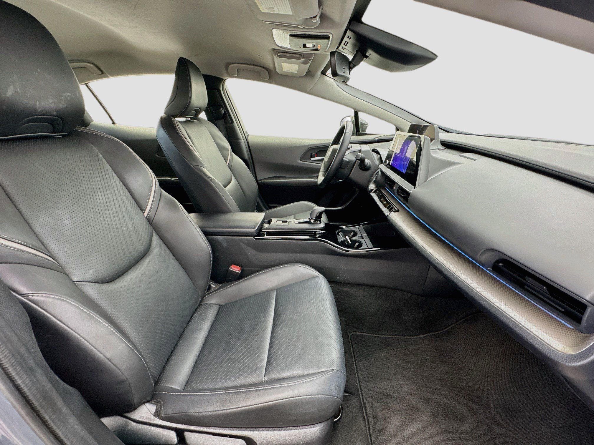 Used 2025 Toyota Prius XLE FWD image 18