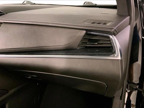 Used 2025 Cadillac XT5 Premium Luxury image 17