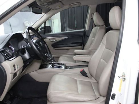 Used 2017 Honda Ridgeline RTL-T image 12