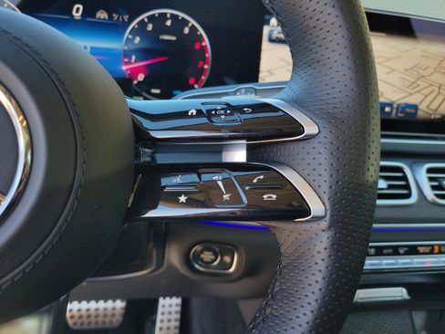 Certified 2026 Mercedes-Benz GLS 450 4MATIC image 31