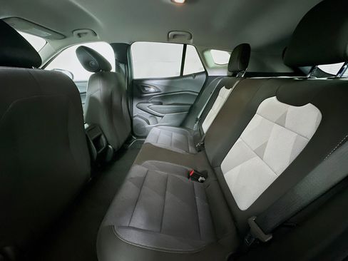 Used 2025 Chevrolet Trax LS image 26