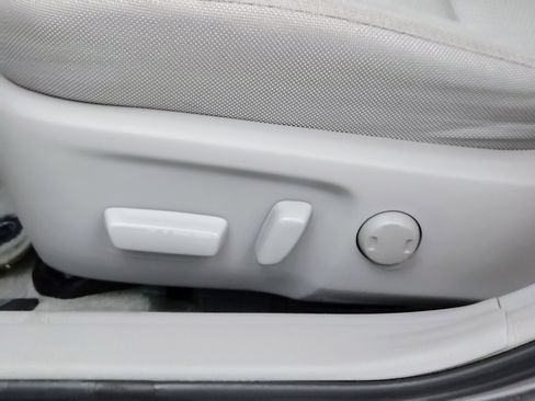 Used 2016 Toyota Camry LE image 20