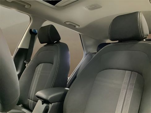 Used 2025 Hyundai Venue SEL image 30