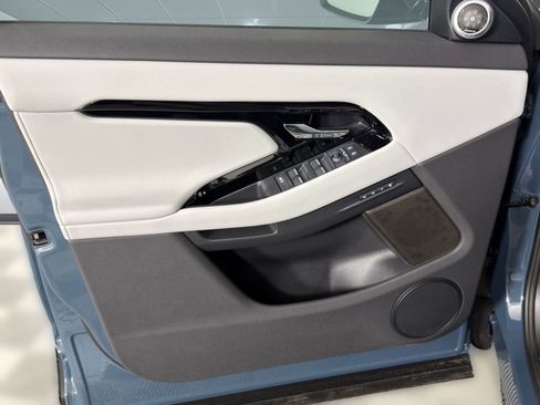 Used 2026 Land Rover Range Rover Evoque Dynamic SE image 12