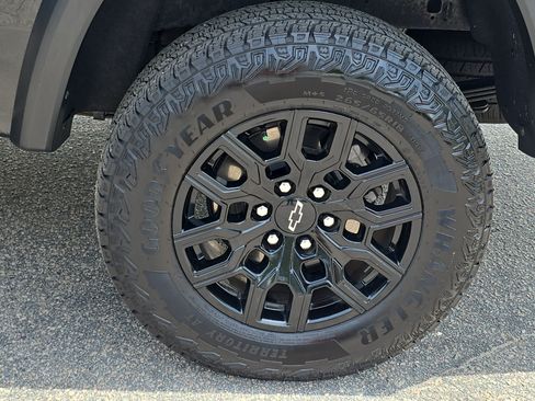 Used 2025 Chevrolet Colorado Trail Boss AWD/4WD image 32