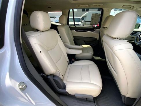 Used 2024 Cadillac XT6 Premium Luxury w/ Technology Package AWD/4WD image 27