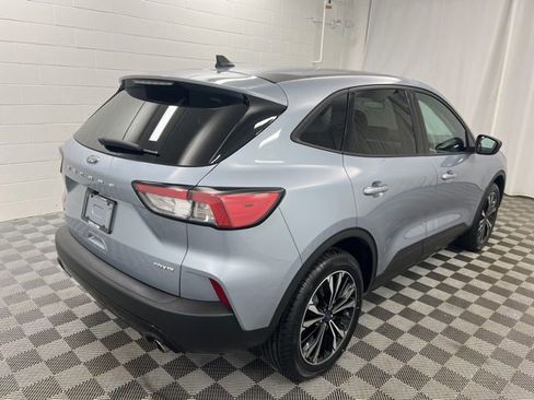 Used 2022 Ford Escape SE w/ SE Sport Appearance Package image 5