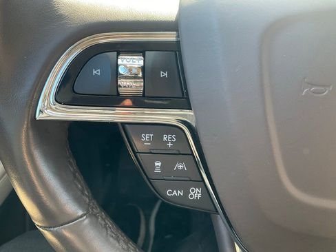 Used 2022 Lincoln Nautilus Reserve w/ Equipment Group 201A image 5