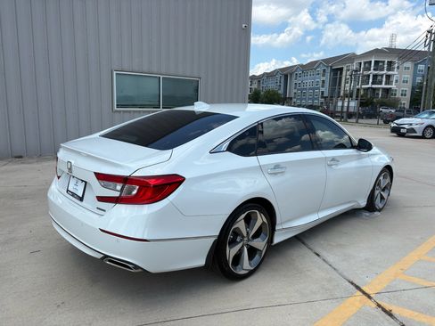Certified 2018 Honda Accord Touring image 8