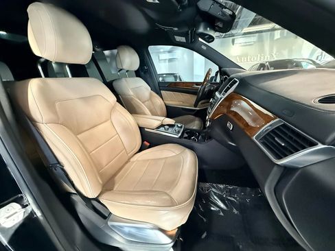 Used 2013 Mercedes-Benz GL 550 4MATIC w/ On/Off-Road Pkg image 12