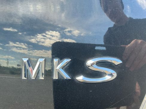 Used 2011 Lincoln MKS FWD image 16