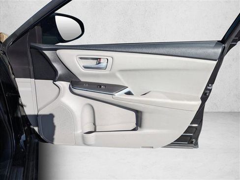 Used 2016 Toyota Camry SE image 26
