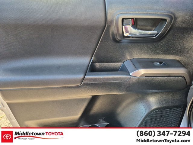 Used 2016 Toyota Tacoma TRD Sport w/ Towing Package AWD/4WD image 28