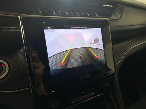 Used 2023 Jeep Grand Cherokee L Laredo image 4