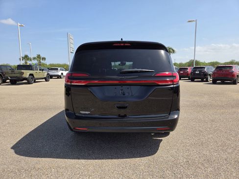New 2026 Chrysler Pacifica Select FWD image 6