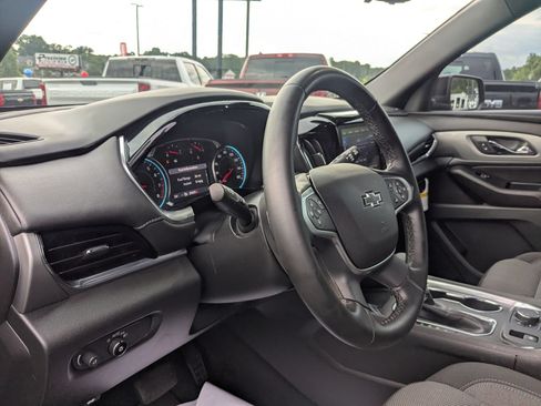 Used 2023 Chevrolet Traverse LT FWD image 13