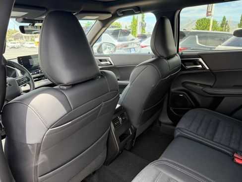 New 2026 Mitsubishi Outlander AWD image 21